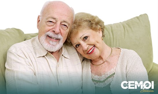 A expressão home care tem origem em duas palavras inglesas. A primeira “home” significa residência ou domicílio. A segunda, “care” remete à assistência, solicitude, atenção ou cuidados. Então, home care pode ser compreendido como assistência domiciliar.